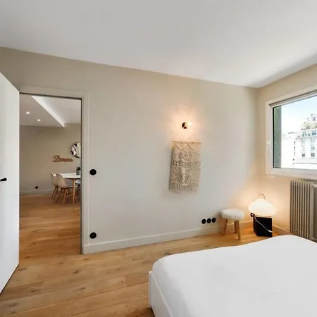 Beautiful 1 Bedroom Near Eiffel Tower * パリ