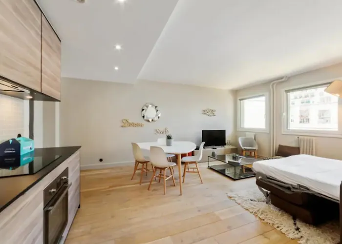 Appartamento Beautiful 1 Bedroom Near Eiffel Tower Parigi